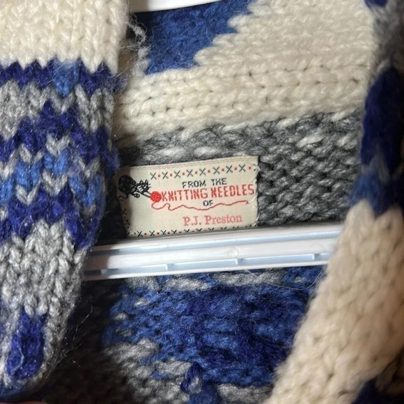 Hand made authentic knitted sweater size XL blue and white winter top outerwear - Picture 2 of 3